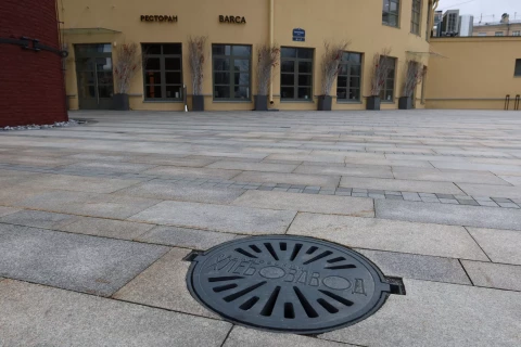 Chugunnyy lyuk Khlebzavod SPB (7).JPG