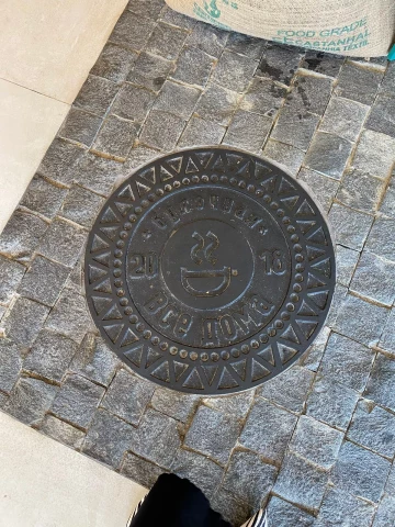 Chugunnyy lyuk Bulochnaya Vse doma (2).jpeg