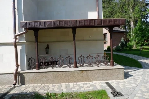 Arochnyy kozyrek s kolonnami (1).jpeg