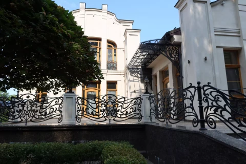 Kozyrek sad im. Baumana (3).JPG