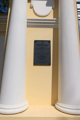chugunnaya tablichka Kamennoostrovskiy park SPB (2).JPG