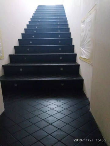 Chugunnaya oblitsovka stupeney Pyatnitskoye (5).jpg