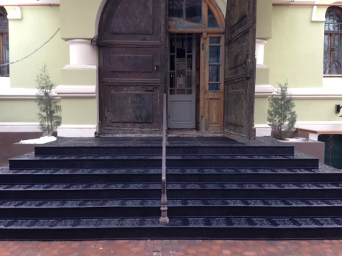 Oblitsovka stupeney chugunnoy plitkoy (5).JPG