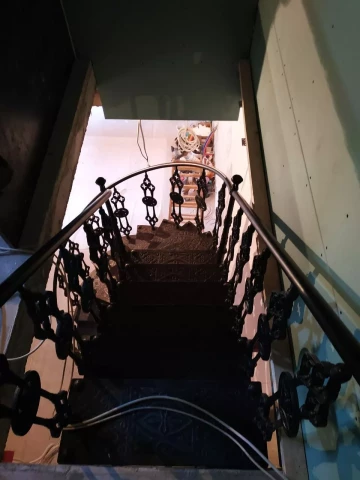 Chugunnaya vintovaya lestnitsa v goticheskom stile. napolnennaya (10).jpg
