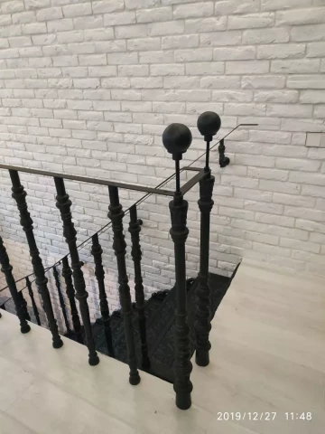 Ograzhdeniye balyustrady chugunnymi balyasinami i stolbami (2).jpg