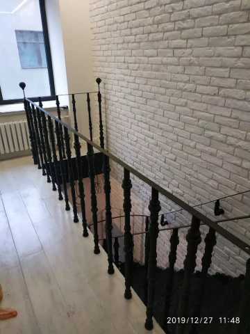 Ograzhdeniye balyustrady chugunnymi balyasinami i stolbami (1).jpg