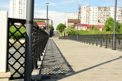 Ograzhdeniye mosta chugunnymi sektsiyami (2).JPG