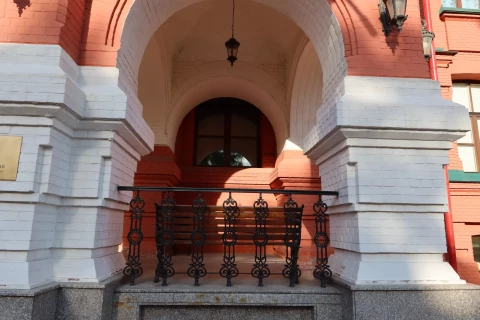 Ograzhdeniye chugunnymi balyasinami (25).JPG